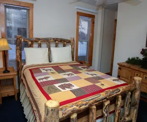Photo 5 - Timber Creek Chalets: 9