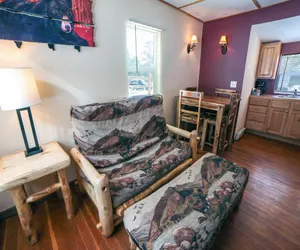 Photo 3 - Triple R Cottages: 6