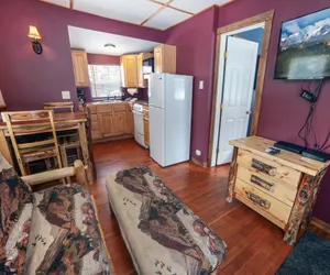 Photo 2 - Triple R Cottages: 6