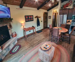 Photo 3 - Fawn Valley Inn: 269