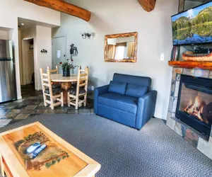 Photo 4 - Fawn Valley Inn: 271