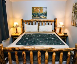 Photo 3 - Fawn Valley Inn: 282