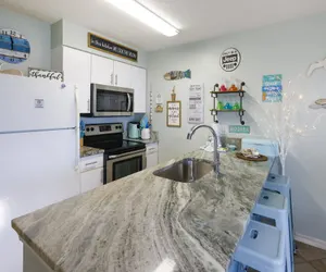 Photo 4 - Royal Palms 1007