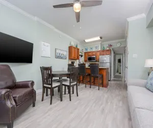 Photo 5 - Royal Palms 1404