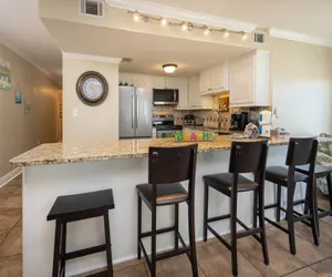 Photo 2 - Island Winds West 470