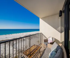 Photo 2 - Island Winds West 579