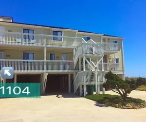 Photo 4 - Beach Blanket - Spacious condo with Private beach access and resort amenities!