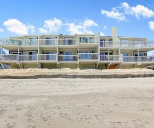 Photo 2 - Beach Blanket - Spacious condo with Private beach access and resort amenities!