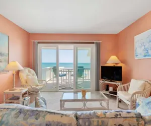 Photo 4 - Ocean Breeze - Stunning Views - Oceanfront - 3rd floor - You deserve a beach vacation!