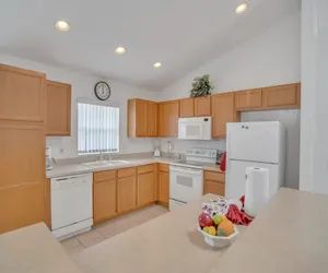 Photo 3 - Beautiful Family vacation Home with private pool. Close to Disney!