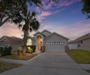 Photo 5 - Beautiful Family vacation Home with private pool. Close to Disney!