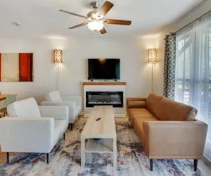 Photo 2 - Plan Your Vacay in this Modern Two Bedroom Townhouse in the Biggest Little City in GA