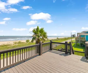 Photo 3 - Top Shelf Crystal Beach Home