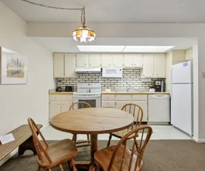 Photo 5 - Ten Mile Haus 1 Bedroom Condo #B8