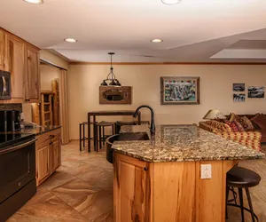 Photo 2 - Tucker Mountain 1 Bedroom + Den Condo #519