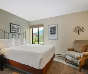 Photo 2 - Bridge End Hotel Style Room with 2 Beds  #106A