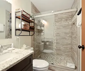 Photo 5 - Bridge End Hotel Style Room with 2 Beds  #106A