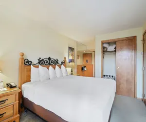 Photo 3 - Village Square Hotel Style Room with 1 Bed  #534