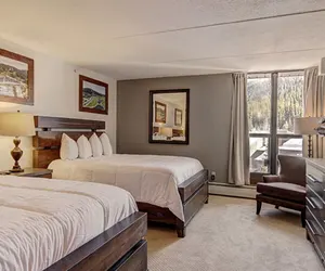 Photo 2 - Mountain Plaza Hotel Style Room with 2 Beds  #607