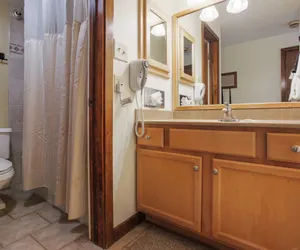 Photo 4 - Foxpine Hotel Style Room with 1 Bed  #206