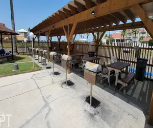 Photo 5 - Neat Efficiency near Beach * Great Pool * BBQ (Gulfview I #205)