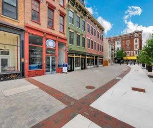 Photo 2 - Cozy Queen Loft in Heart of Downtown Cincinnati