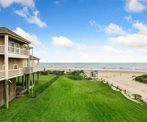 Photo 4 - Barefoot Steps To The Beach