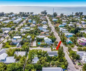 Photo 2 - Beach N Bay 204