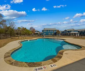 Photo 2 - OM A14 Gruene Bridge Bungalow at Old Mills Resort