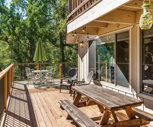 Photo 4 - Cozy Cabin On The Cove - Lakefront with Private Dock