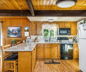 Photo 5 - Cozy Cabin On The Cove - Lakefront with Private Dock