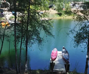 Photo 3 - Dos Pinos - Spacious Lakefront Cabin w/ Game Room