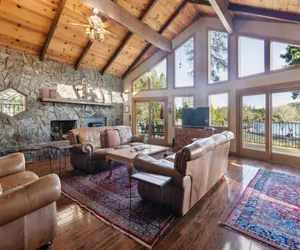 Photo 2 - Dos Pinos - Spacious Lakefront Cabin w/ Game Room
