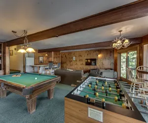 Photo 2 - Dos Pinos - Spacious Lakefront Cabin w/ Game Room