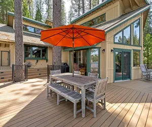 Photo 4 - Dos Pinos - Spacious Lakefront Cabin w/ Game Room