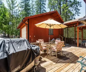 Photo 3 - The Hideout - Pet Friendly - The Perfect Spot for a Relaxing Yosemite Vacation