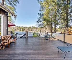 Photo 3 - Casa Cassaretto - This Beautiful Lakefront Home is Only 50 yards from Marina Beach