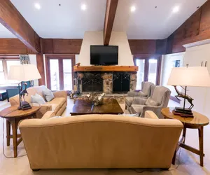 Photo 4 - One Bedroom Townhouse with Hot Tub