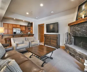 Photo 4 - Luxury Two Bedroom Suite with Hot Tub