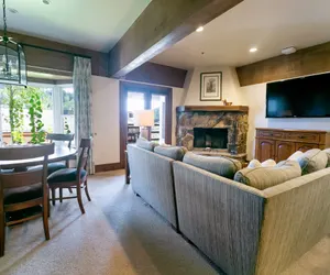 Photo 2 - Luxury Four Bedroom Suite with Three Hot Tubs