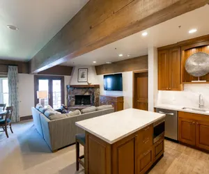 Photo 4 - Luxury Four Bedroom Suite with Three Hot Tubs