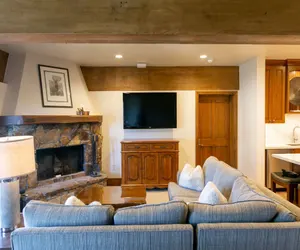 Photo 3 - Luxury Four Bedroom Suite with Three Hot Tubs