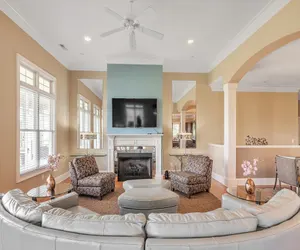 Photo 2 - Spacious Home with 4 Master Suites in Quiet Community