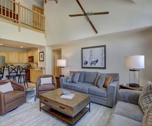 Photo 3 - Luxury 4BR Premier Residence at St James Place