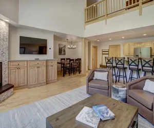 Photo 4 - Luxury 4BR Premier Residence at St James Place