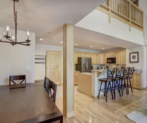 Photo 5 - Luxury 4BR Premier Residence at St James Place