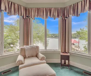 Photo 3 - Extraordinary Lake Front Home with boat dock , private deck and fire pit