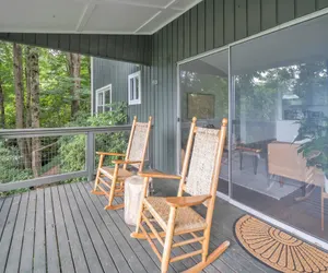 Photo 5 - Modern Pet Friendly Cabin in Waynesville- Blue Ridge Lookout