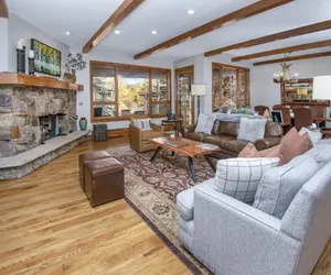 Photo 2 - Bearpaw D1