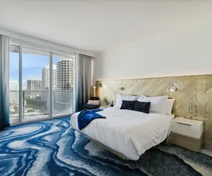 Photo 4 - Luxury Suite with Heated Pool / Gym in The W Residences
